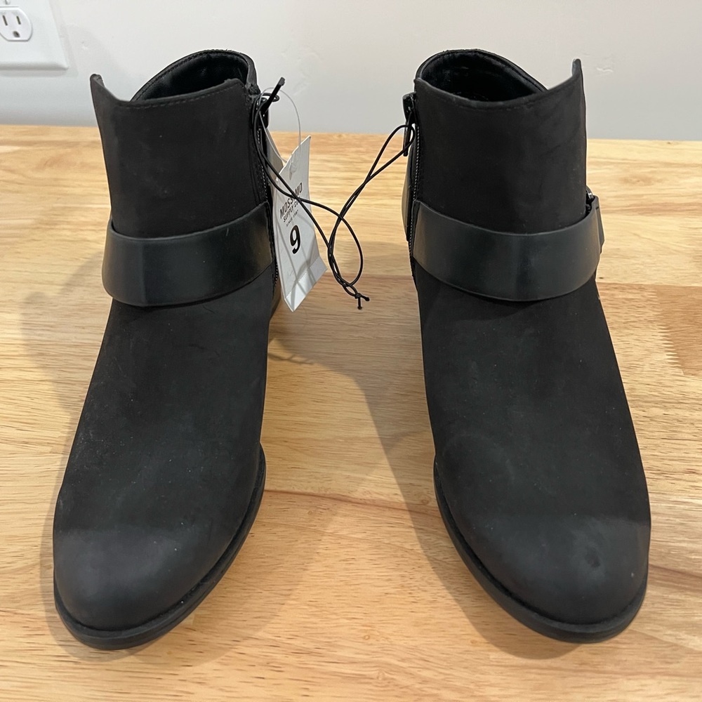 Mossimo Supply Co Black Boots NWT zipper on inside